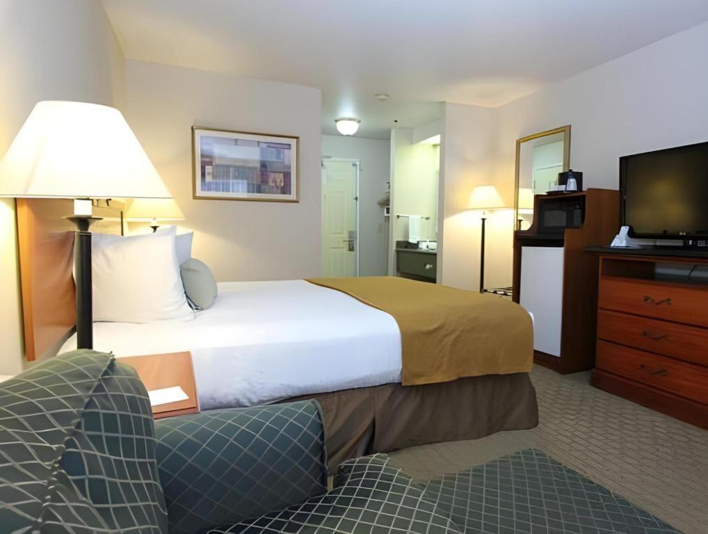 Best Western Plus Twin View Inn And Suites Redding Exterior photo
